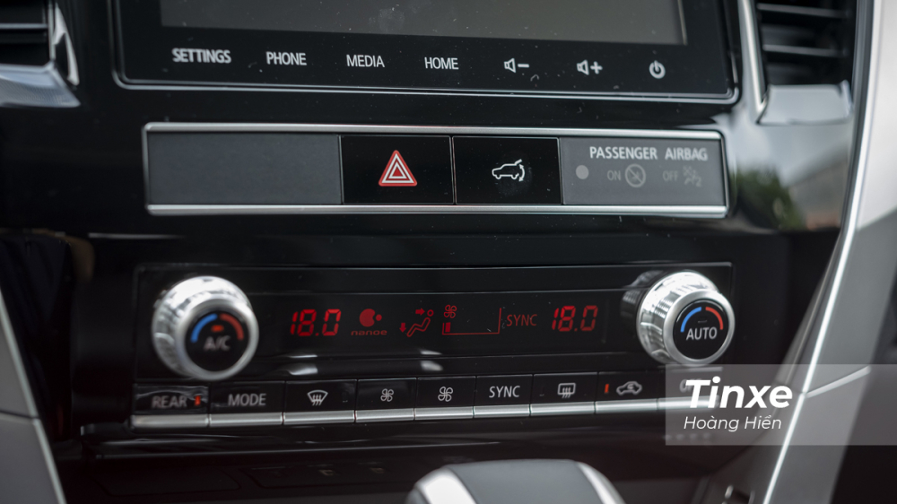 Và hệ thống điều hoà tự động 2 vùng với khả năng lọc không khí NanoE. Hệ thống điều hoà tự động