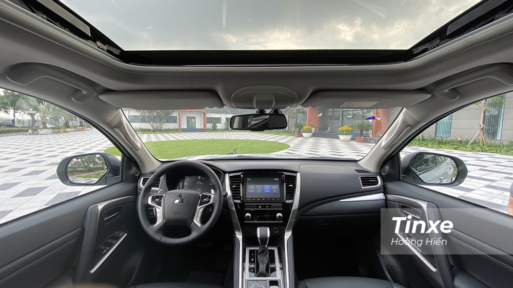 Ở thế hệ 2020, Mitsubishi Pajero Sport có khá nhiều thay đổi về tiện nghi bên trong không gian nội thất của xe. Nội thất của xe khá sang trọng
