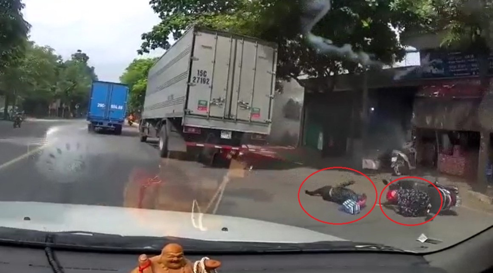 Vụ tai nạn khiến 2 người phụ nữ đi xe máy thương vong Vụ tai nạn khiến 2 người phụ nữ đi xe máy thương vong