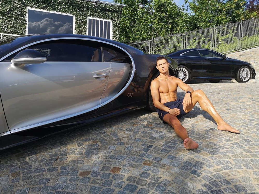 Ngắm RollsRoyce Cullinan Cristiano Ronaldo 46 Triệu USD  Thế Giới Rolls Royce