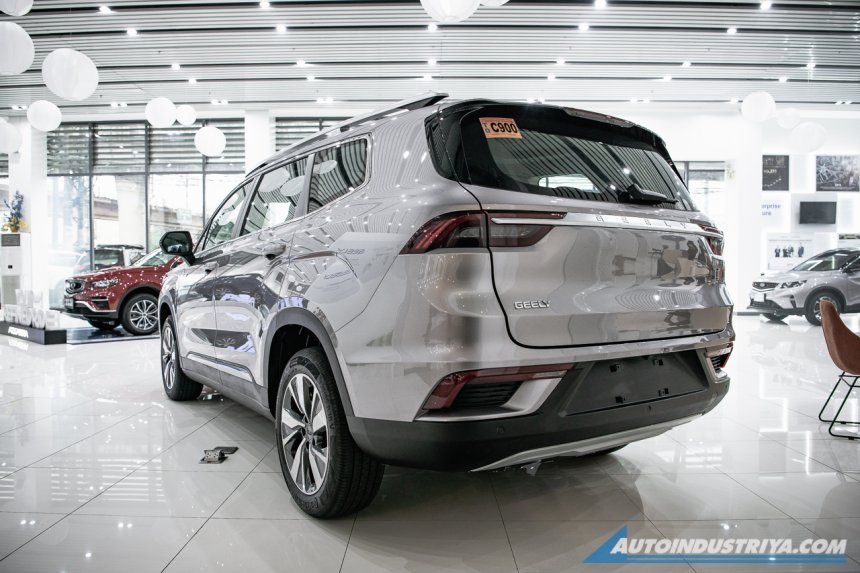 Geely Okavango 2021 nhìn từ phía sau Geely Okavango 2021 nhìn từ phía sau