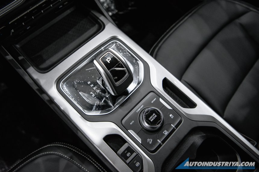 Mẫu SUV 7 chỗ này dùng hộp số tự động ly hợp kép 7 cấp Mẫu SUV 7 chỗ này dùng hộp số tự động ly hợp kép 7 cấp
