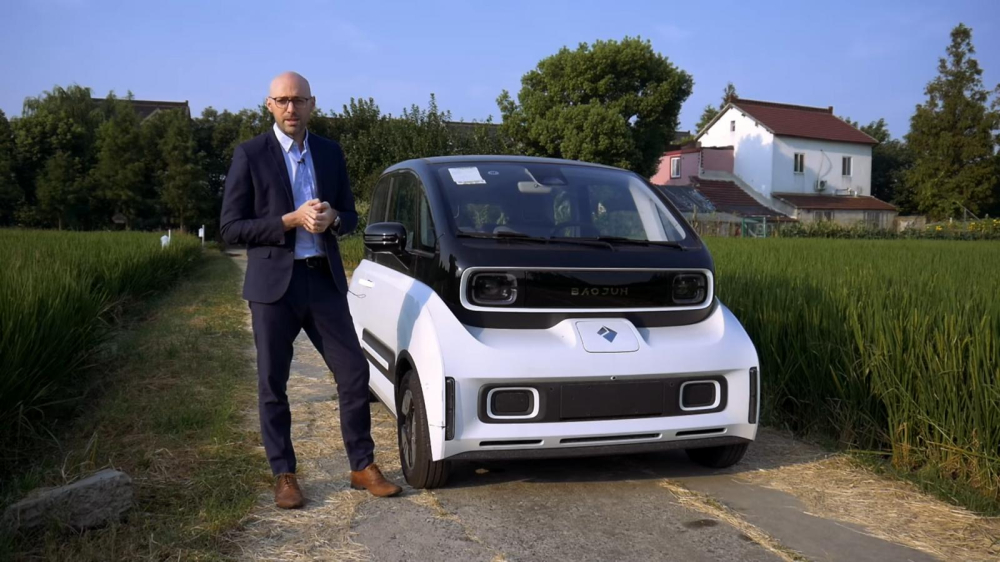 Người đánh giá của “Fully Charged” có dành không ít lời khen cho Baojun E300 Plus Người đánh giá của “Fully Charged” có dành không ít lời khen cho Baojun E300 Plus