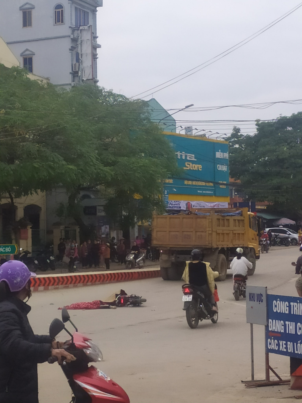 Hiện trường vụ tai nạn tại thành phố Cao Bằng vào sáng hôm qua Hiện trường vụ tai nạn tại thành phố Cao Bằng vào sáng hôm qua