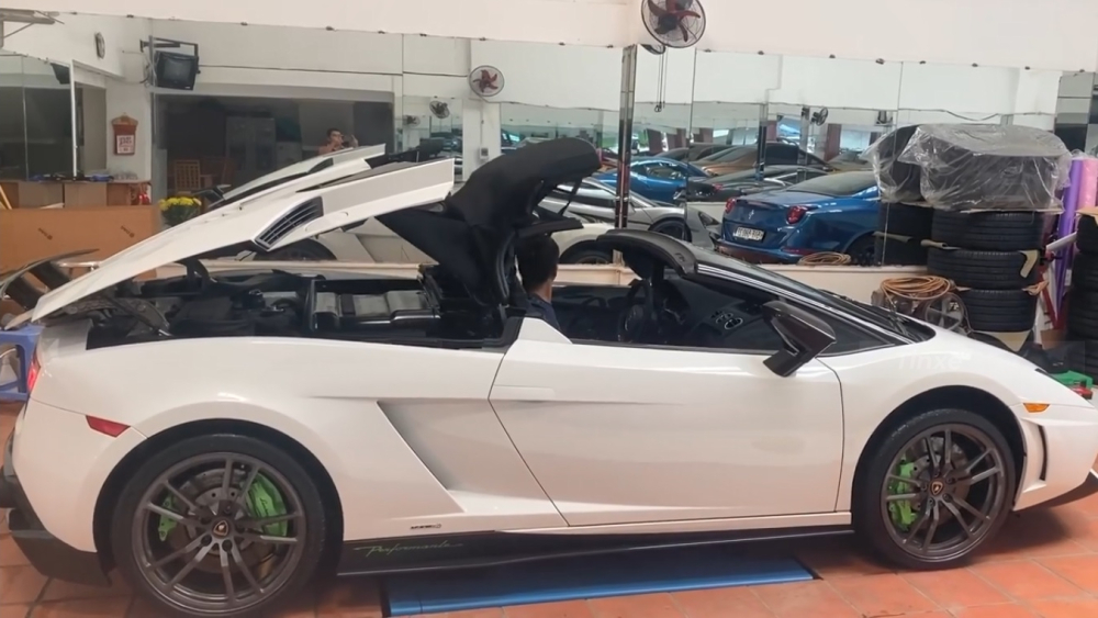 Lamborghini Gallardo LP570-4 Spyder Performante độc nhất Việt Nam mất 20 giây để đóng mui Lamborghini Gallardo LP570-4 Spyder Performante độc nhất Việt Nam mất 20 giây để đóng mui
