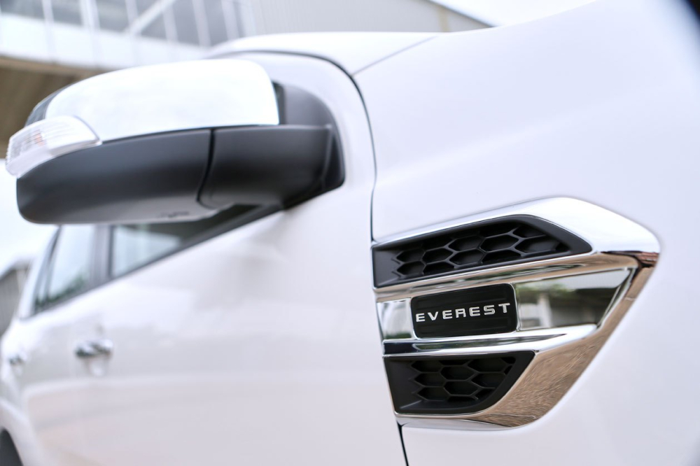 Ford Everest 2021 bản Trend có vỏ gương ngoại thất mạ crôm Ford Everest 2021 bản Trend có vỏ gương ngoại thất mạ crôm