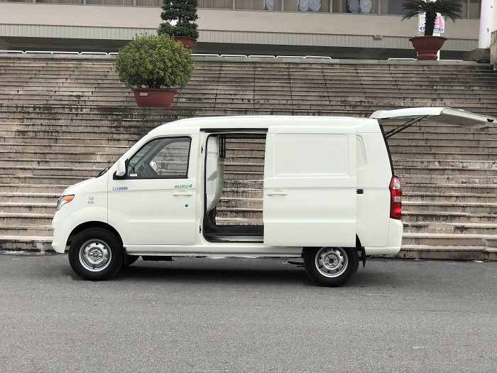 Tổng thể ngoại thất của xe van chở hàng Tổng thể ngoại thất của xe van chở hàng