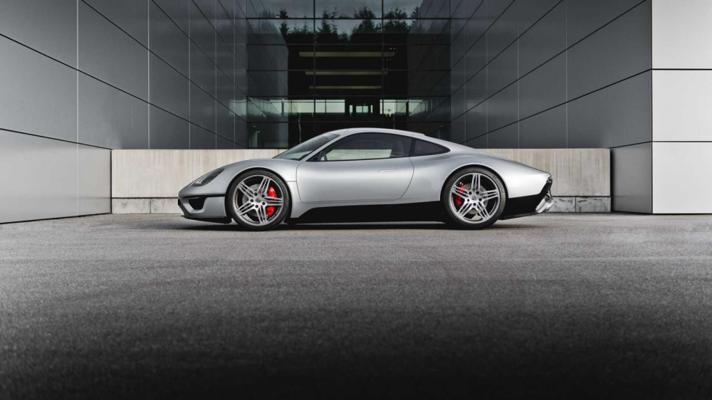 Phía bên sườn của Porsche 904 Living Legend