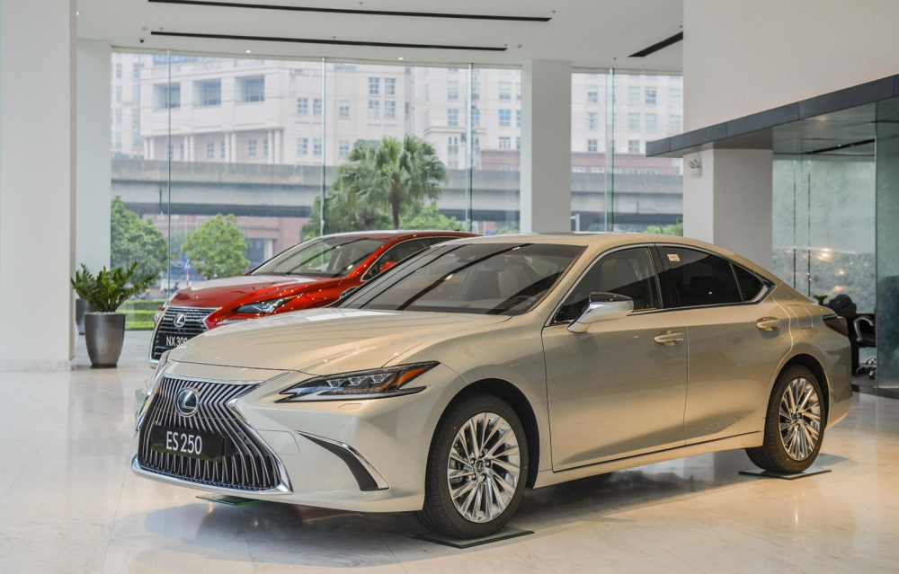 Trong bảng giá xe Lexus 2020, Lexus ES 250 có giá 2,540 tỷ Đồng Trong bảng giá xe Lexus 2020, Lexus ES 250 có giá 2,540 tỷ Đồng