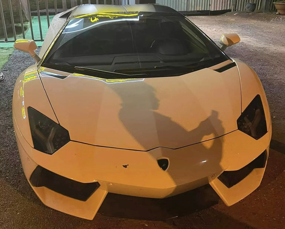 Bắt gặp Lamborghini Aventador mui trần bí ẩn nhất Việt Nam đi 