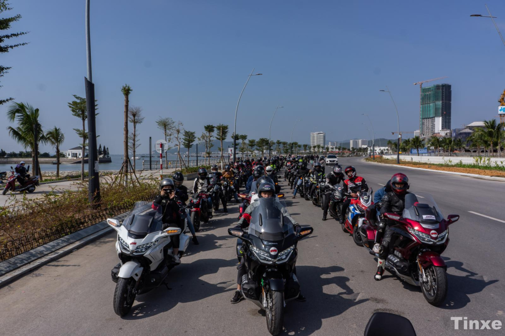 Sau khoảng 4 tiếng đồng hồ di chuyển, ăn nghỉ thì Honda Biker đã đến với thành phố Hạ Long Sau khoảng 4 tiếng đồng hồ di chuyển, ăn nghỉ thì Honda Biker đã đến với thành phố Hạ Long