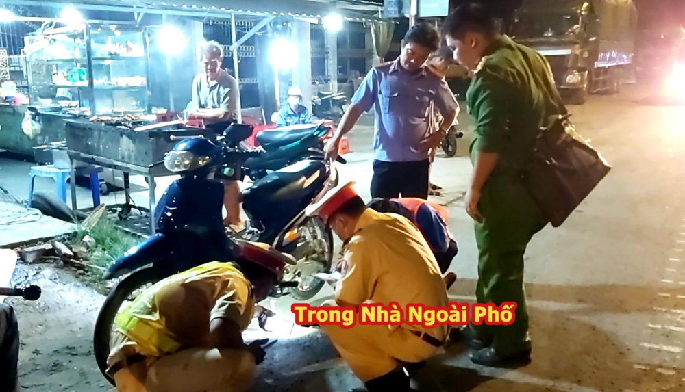 Lực lượng chức năng có mặt tại hiện trường vụ tai nạn Lực lượng chức năng có mặt tại hiện trường vụ tai nạn
