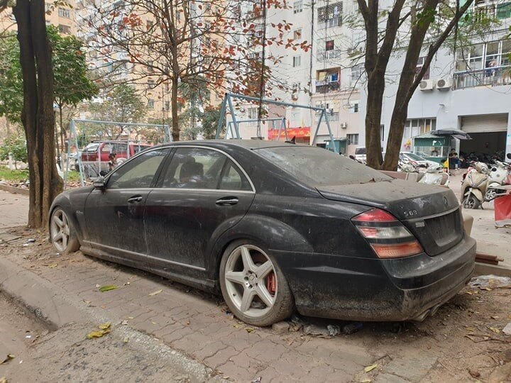 Ô tô để lâu không di chuyển cũng gây hại cho lốp xe.