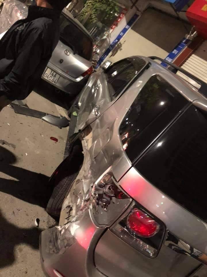 Chiếc Toyota Fortuner bị hư hỏng đáng kể sau vụ tai nạn Chiếc Toyota Fortuner bị hư hỏng đáng kể sau vụ tai nạn