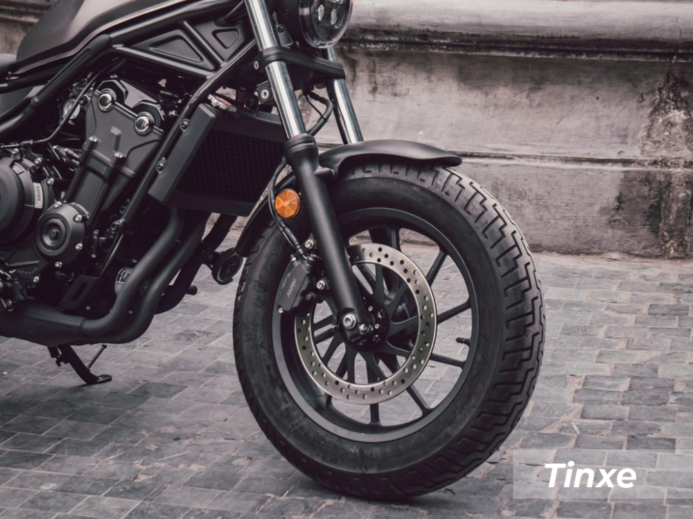 Xe được trang bị bộ vành hợp kim đúc với kích thước 16 inch