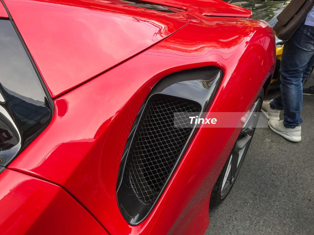 Xe có hốc gió cỡ lớn, ốp hốc gió carbon Xe có hốc gió cỡ lớn, ốp hốc gió carbon