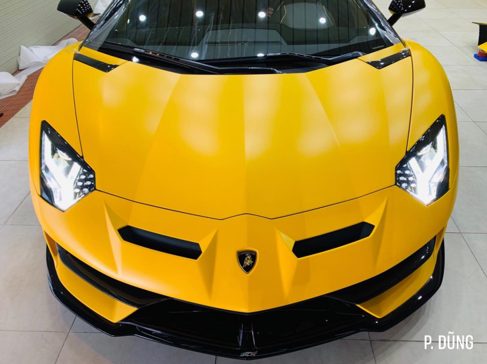 Lamborghini Aventador SVJ mui trần đầu tiên về Việt Nam lộ diện với màu sơn  vàng nhám đẹp mắt