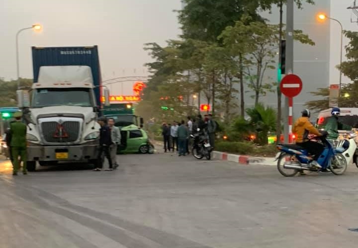 Vụ tai nạn làm giao thông qua đây ùn tắc, hiện chưa rõ thương vong trong vụ việc này Vụ tai nạn làm giao thông qua đây ùn tắc, hiện chưa rõ thương vong trong vụ việc này