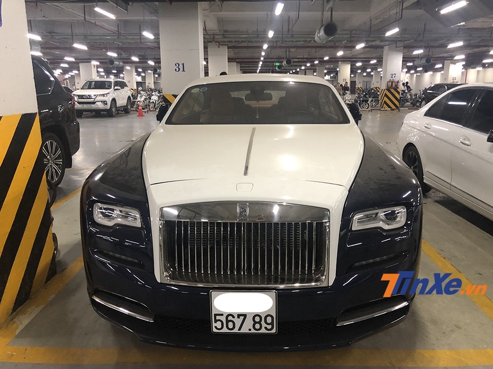 Và đây là màu sơn nguyên bản của chiếc Rolls-Royce Wraith biển san bằng tất cả 