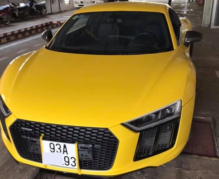 Siêu xe Audi R8 V10 Plus màu vàng của đội Bình Phước Siêu xe Audi R8 V10 Plus màu vàng của đội Bình Phước