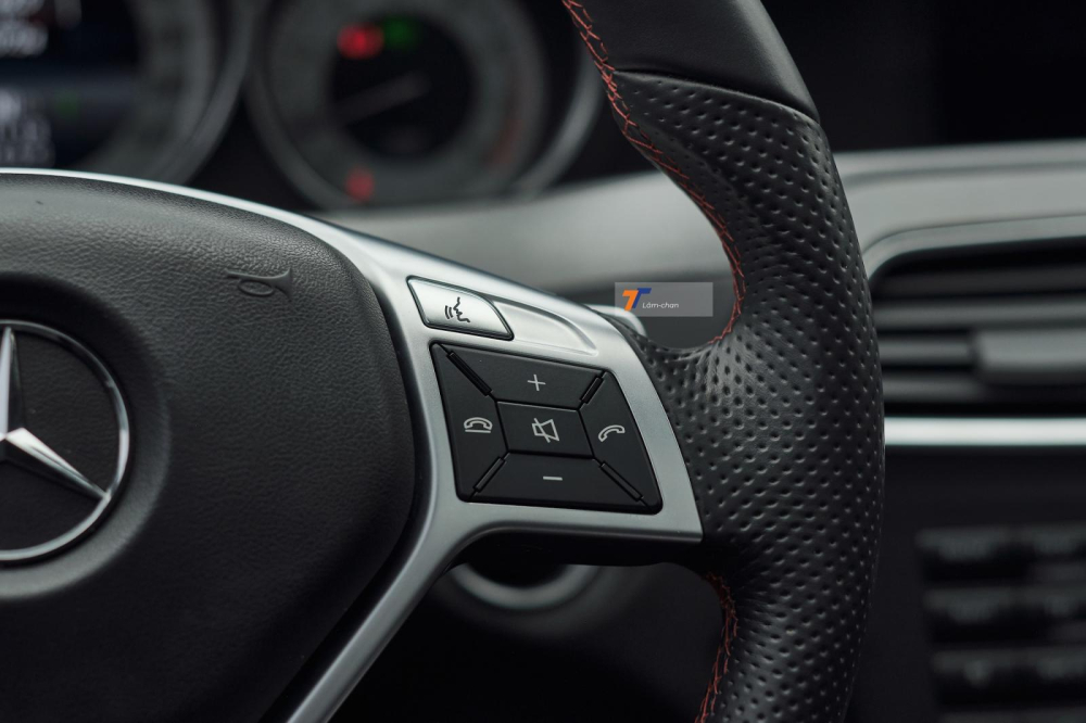 Các nút chức năng bên phải vô lăng Mercedes-Benz C 300 AMG Plus 2014 Các nút chức năng bên phải vô lăng Mercedes-Benz C 300 AMG Plus 2014