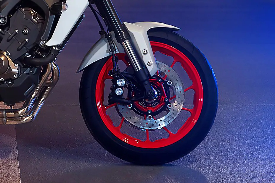 Bánh trước xe và hệ thống an toàn