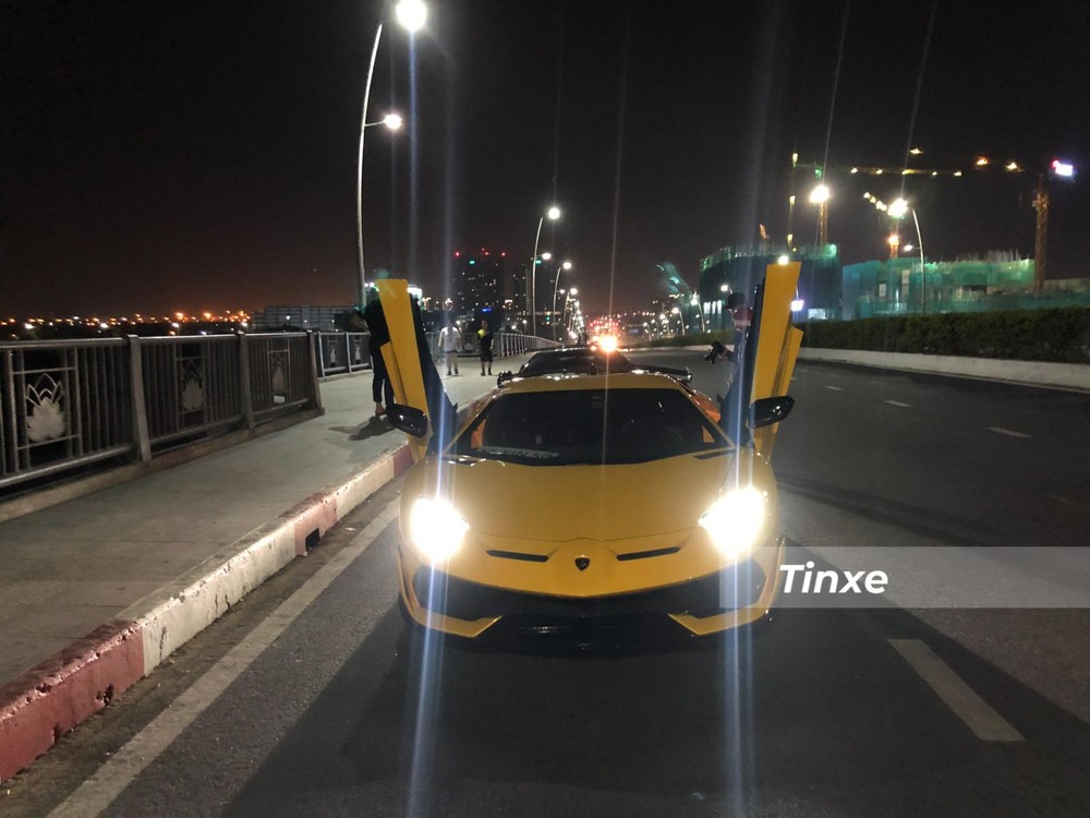 Hiện đại gia Việt đang sở hữu 3 chiếc siêu xe Lamborghini Aventador SVJ, bao gồm 2 chiếc bản Coupe giới hạn 900 xe, một chiếc Lamborghini Aventador SVJ Roadster sản xuất 800 xe Hiện đại gia Việt đang sở hữu 3 chiếc siêu xe Lamborghini Aventador SVJ, bao gồm 2 chiếc bản Coupe giới hạn 900 xe, một chiếc Lamborghini Aventador SVJ Roadster sản xuất 800 xe