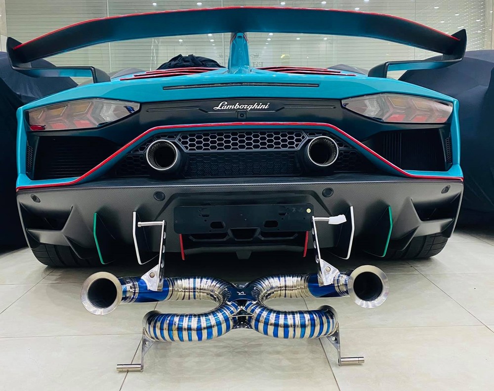 Chiếc siêu xe Lamborghini Aventador SVJ đầu tiên về Việt Nam cũng đã nhanh chóng được chủ nhân nâng cấp lên hệ thống ống xả giới hạn của Ryft. Ảnh: Phan Dũng Chiếc siêu xe Lamborghini Aventador SVJ đầu tiên về Việt Nam cũng đã nhanh chóng được chủ nhân nâng cấp lên hệ thống ống xả giới hạn của Ryft. Ảnh: Phan Dũng