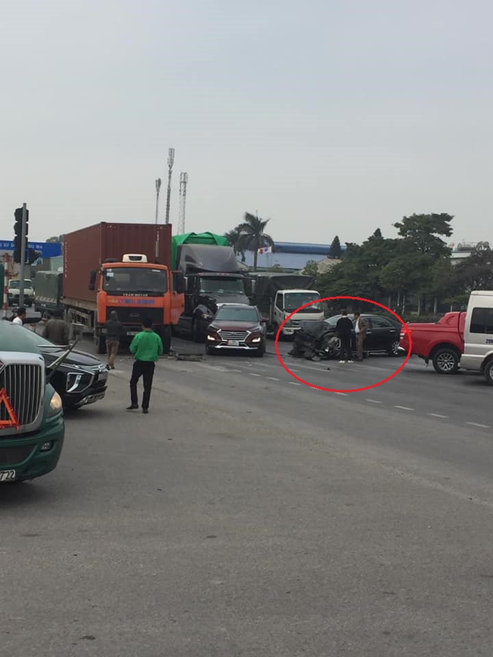 Hiện trường vụ tai nạn tại ngã tư Ngô Quyền của Hải Dương Hiện trường vụ tai nạn tại ngã tư Ngô Quyền của Hải Dương