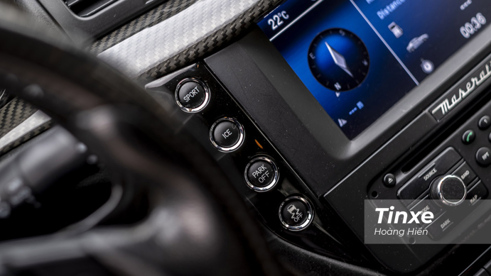 Bên cạnh chế độ lái thường D, Maserati GranTurismo MC Sportline còn có thêm hai chế độ lái là ICE chạy đường trơn và Sport để mang lại cảm giác lái thể thao. Bên cạnh chế độ lái thường D, Maserati GranTurismo MC Sportline còn có thêm hai chế độ lái là ICE chạy đường trơn và Sport để mang lại cảm giác lái thể thao.