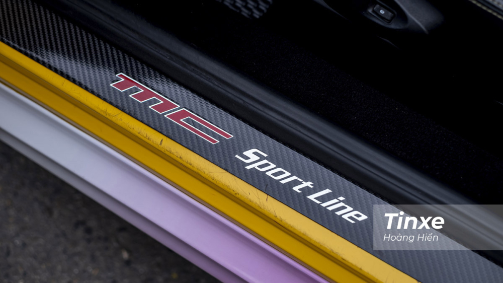 Maserati GranTurismo MC Sportline đầu tiên về Việt Nam sở hữu màu sơn nguyên bản là màu vàng. Maserati GranTurismo MC Sportline đầu tiên về Việt Nam sở hữu màu sơn nguyên bản là màu vàng.