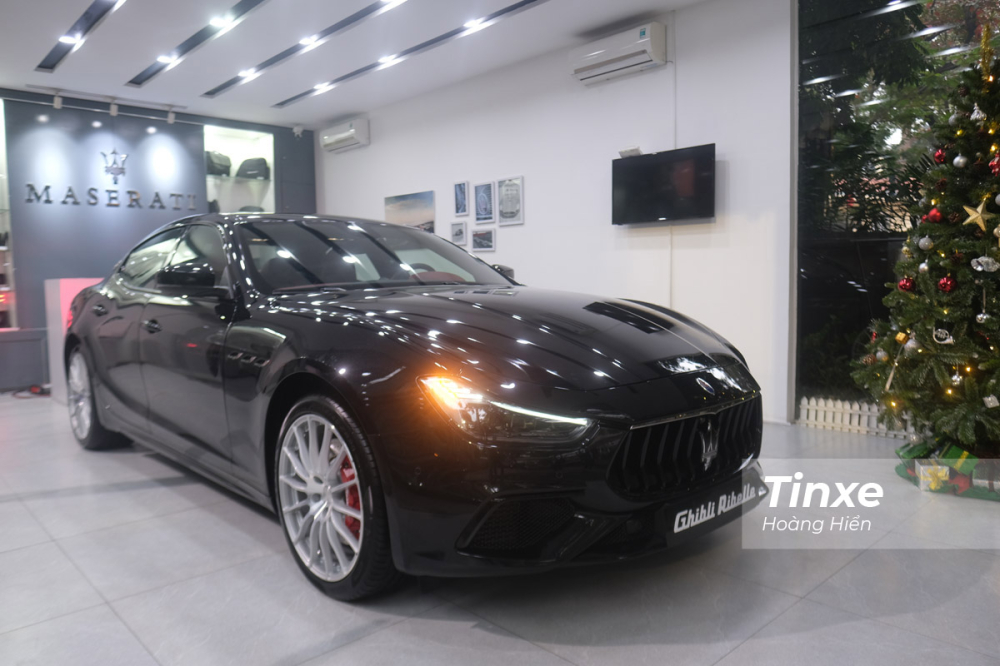 Maserati Ghibli Ribelle được sản xuất giới hạn với chỉ 30 chiếc dành cho thị trường Châu Á. Ở phần ngoại thất, Maserati Ghibli Ribelle có một số sự thay đổi để tạo nên chất riêng của mình. Maserati Ghibli Ribelle được sản xuất giới hạn với chỉ 30 chiếc dành cho thị trường Châu Á. Ở phần ngoại thất, Maserati Ghibli Ribelle có một số sự thay đổi để tạo nên chất riêng của mình.
