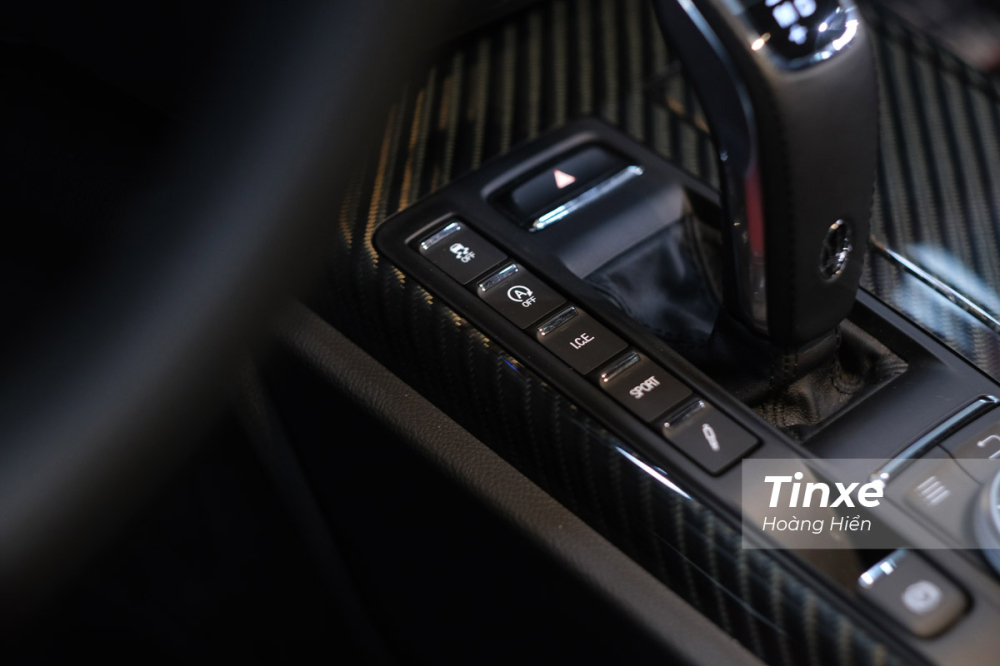 Trên Maserati Ghibli Ribelle, người lái có thể chuyển đổi giữa 3 chế độ lái khác nhau bao gồm Normal, Sport và ICE. Trên Maserati Ghibli Ribelle, người lái có thể chuyển đổi giữa 3 chế độ lái khác nhau bao gồm Normal, Sport và ICE.