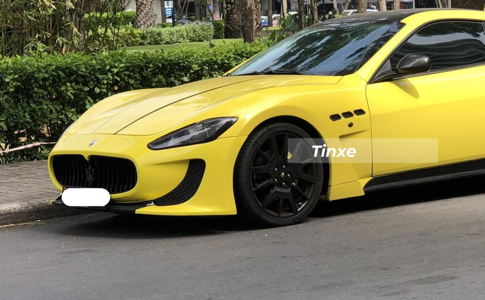 Trước đó chiếc xe này mang bộ áo đen nhám, xanh lá, đỏ nhám...