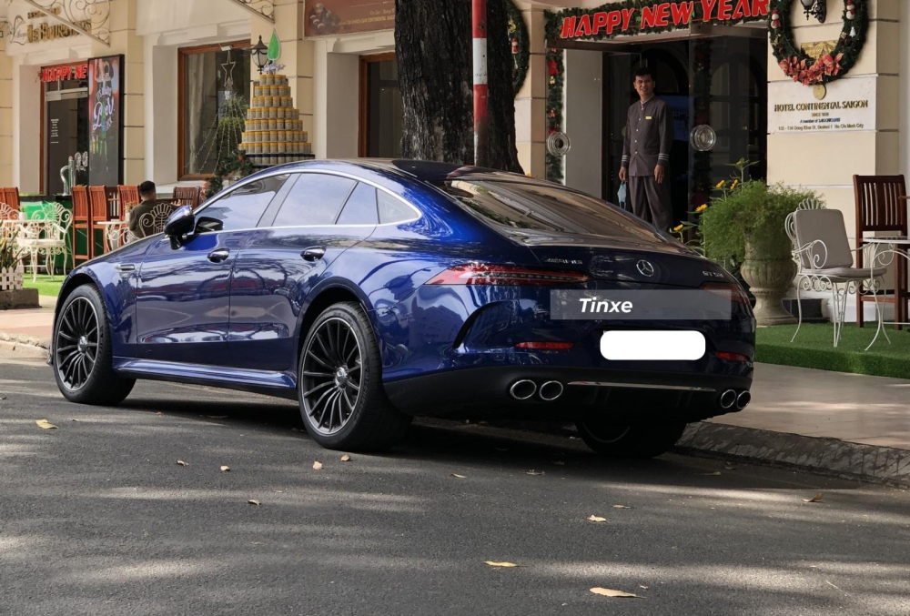  Xe mang màu xanh dương cùng các chi tiết sơn đen tạo điểm nhấn