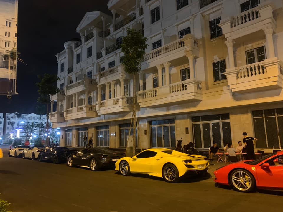 Dàn siêu xe đẹp mắt của nhà giàu Việt đi trà chanh tại quận Gò Vấp Dàn siêu xe đẹp mắt của nhà giàu Việt đi trà chanh tại quận Gò Vấp