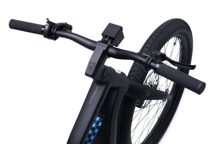 Chiếc xe sở hữu nhiều chi tiết Ni-ken tuyệt đẹp và bộ màu đen mờ khác biệt Chiếc xe sở hữu nhiều chi tiết Ni-ken tuyệt đẹp và bộ màu đen mờ khác biệt