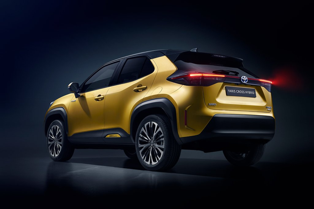 Toyota Yaris Cross nhìn từ đằng sau Toyota Yaris Cross nhìn từ đằng sau