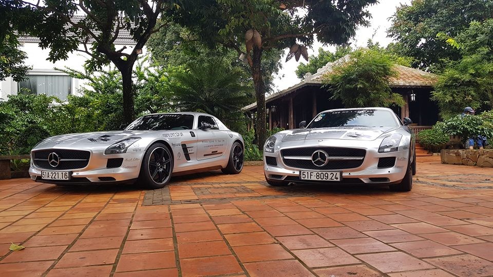 Hai chiếc Mercedes-Benz SLS AMG GT của Trung Nguyên