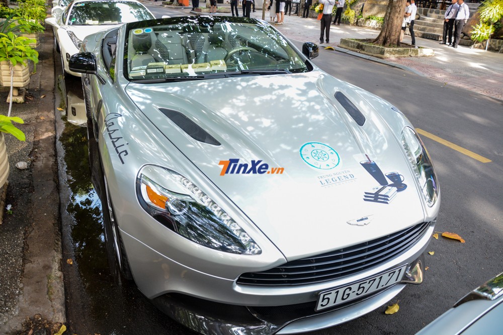 Aston Martin Vanquish mui trần độc nhất Việt Nam của Chủ tịch Trung Nguyên