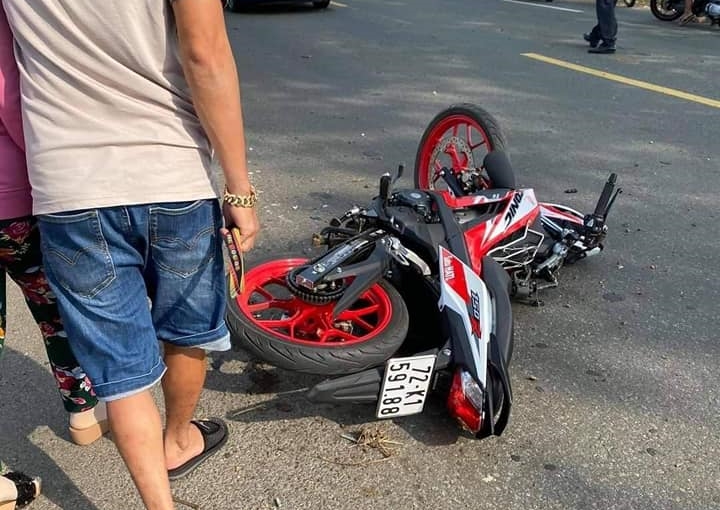 Chiếc xe máy Honda Sonic 150R tại hiện trường tai nạn