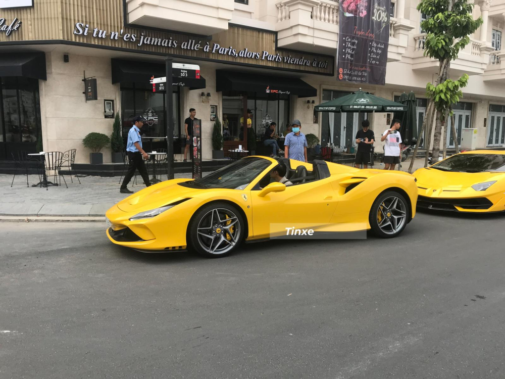 Siêu xe mui trần Ferrari F8 Spider đầu tiên về Việt Nam trên đường phố quận Gò Vấp Siêu xe mui trần Ferrari F8 Spider đầu tiên về Việt Nam trên đường phố quận Gò Vấp