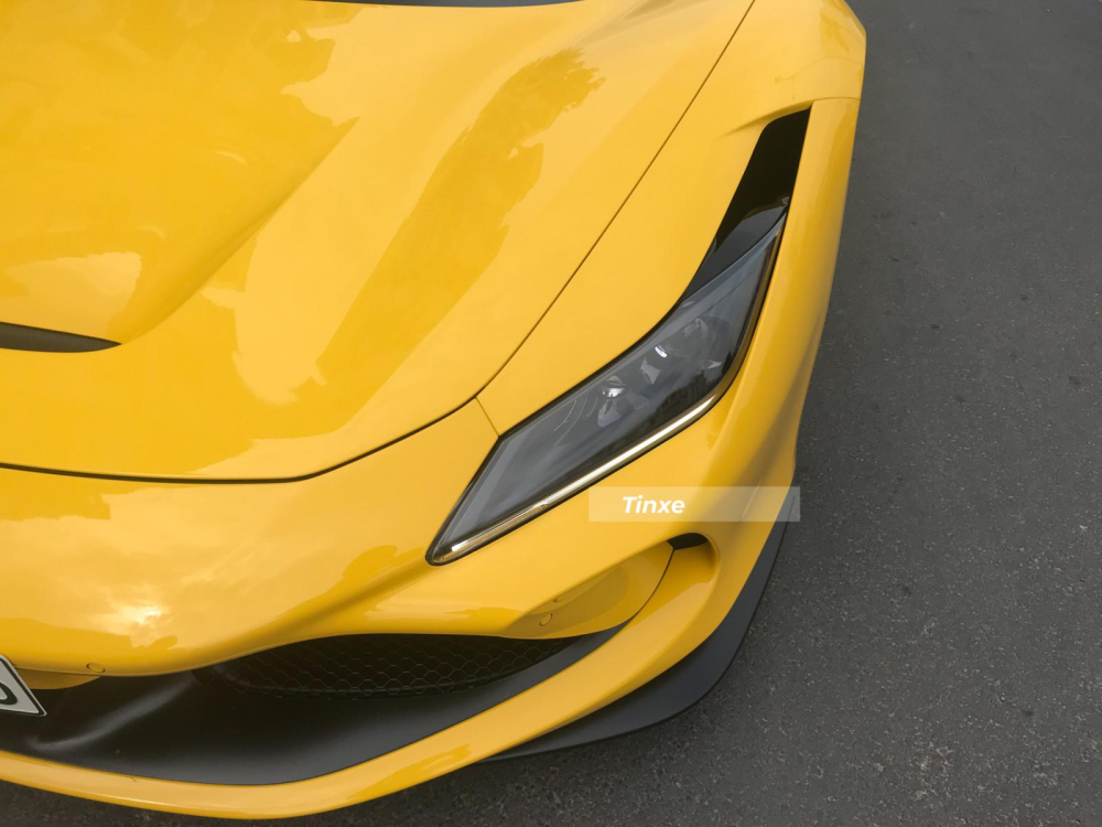 Xe mang ngoại thất màu vàng Giallo Modena Xe mang ngoại thất màu vàng Giallo Modena