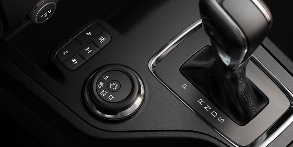Ford Everest sở hữu động cơ 2.0L Turbo kép và Turbo đơn. Ford Everest sở hữu động cơ 2.0L Turbo kép và Turbo đơn.