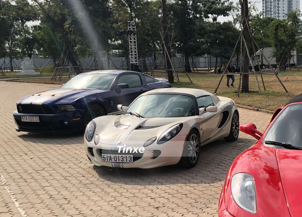 Cặp đôi hàng độc Lotus Elise S2 và Ford Mustang Shelby GT500 Cặp đôi hàng độc Lotus Elise S2 và Ford Mustang Shelby GT500