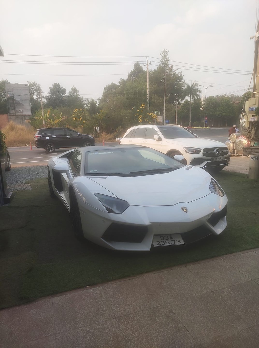 Còn đây là siêu xe mui trần Lamborghini Aventador LP700-4 của người chơi lan đột biến ở Bình Phước Còn đây là siêu xe mui trần Lamborghini Aventador LP700-4 của người chơi lan đột biến ở Bình Phước