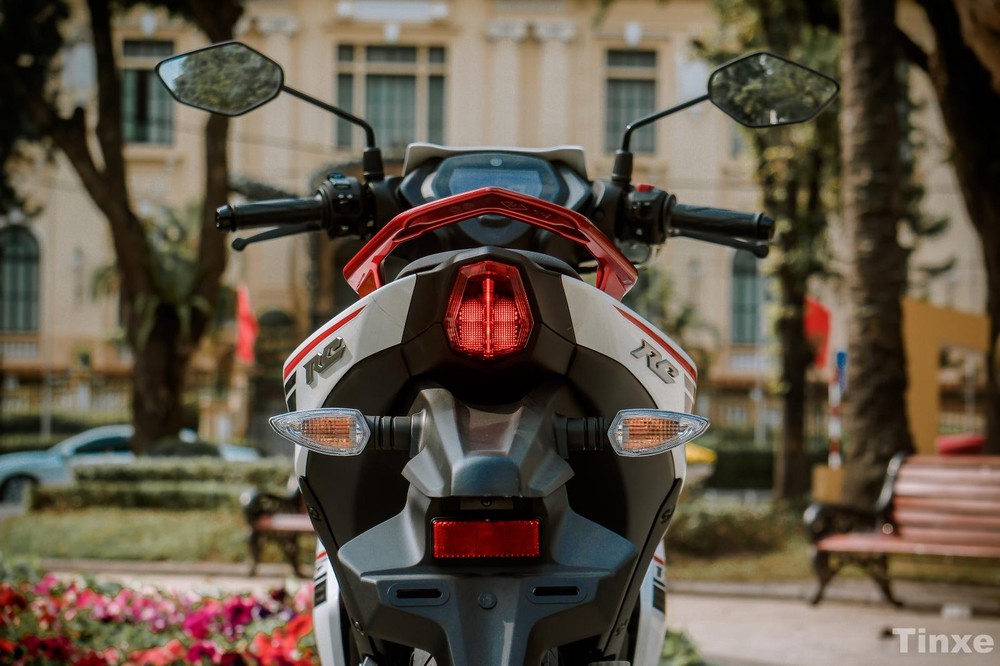 Cụm đèn hậu và xi-nhan sau full LED