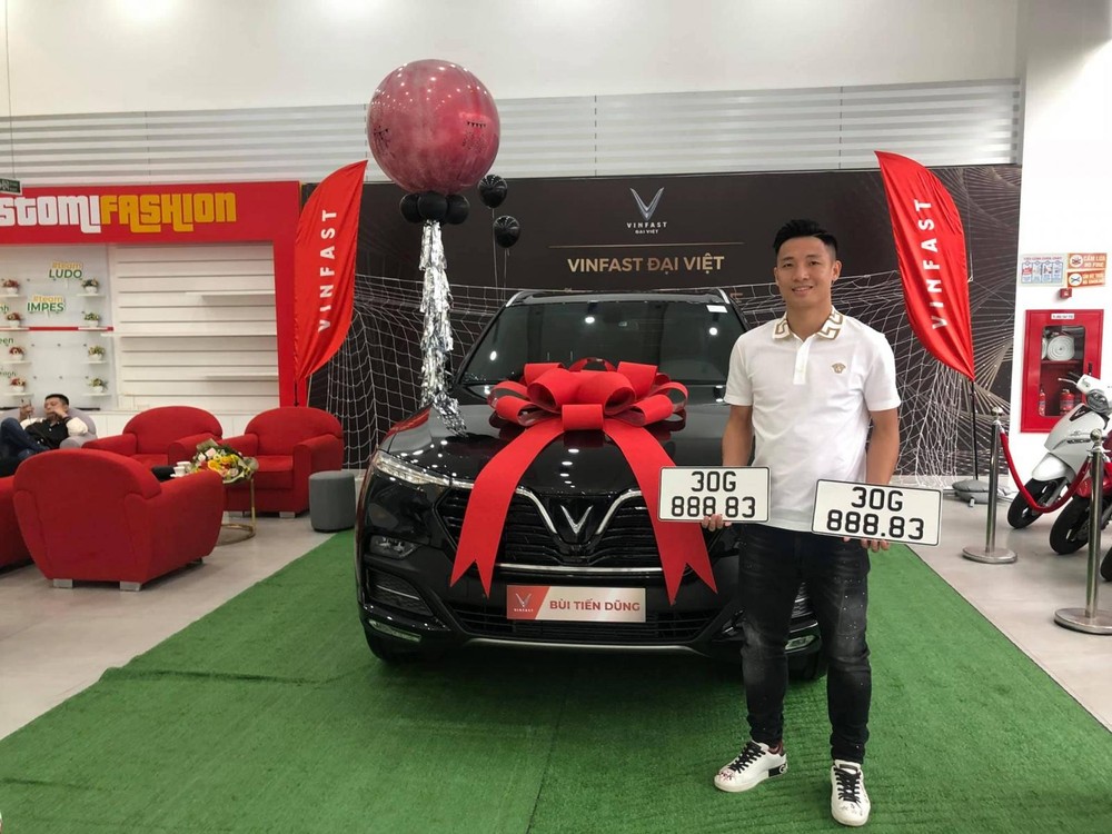 VinFast LUX SA2.0 cũng là lựa chọn của Bùi Tiến Dũng VinFast LUX SA2.0 cũng là lựa chọn của Bùi Tiến Dũng