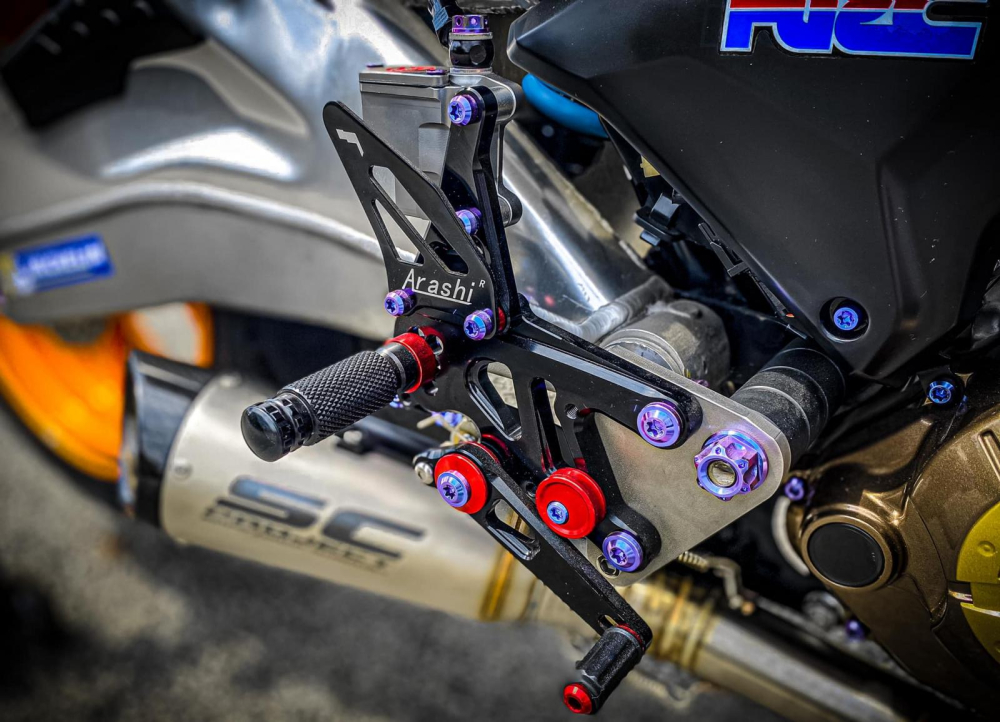 Chỗ để chân của Winner X độ