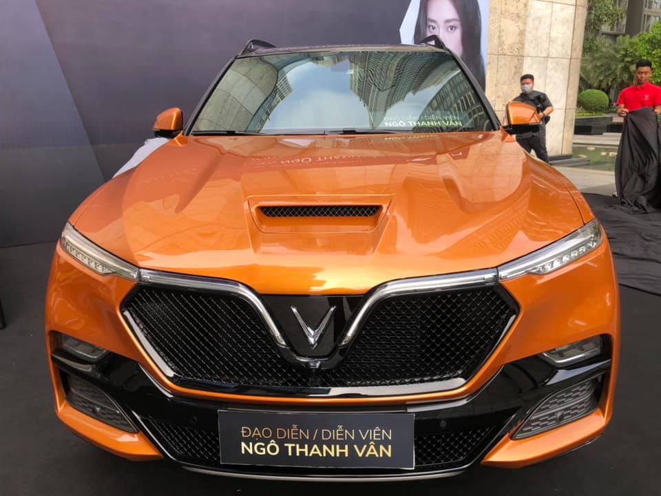 Chiếc VinFast President của Ngô Thanh Vân được sơn màu cam bắt mắt Chiếc VinFast President của Ngô Thanh Vân được sơn màu cam bắt mắt